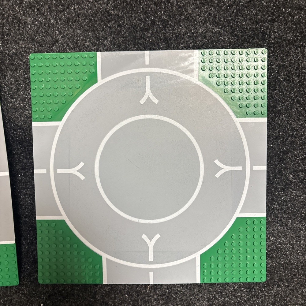 LEGO 9-Stud Landing Pad Runway Pattern 32 x 32 Green Baseplate 6099px1 Set of 3 - Picture 4 of 9